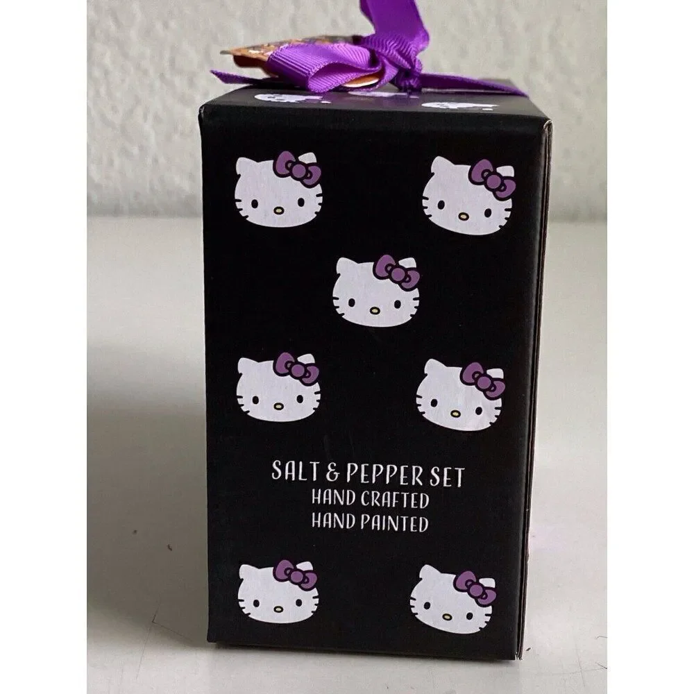 Hello Kitty Halloween Broom Pumpkin Witch Broom Ceramic  Salt Pepper Shakers NEW